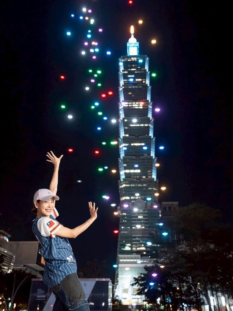 台北101將於10月10日當天祭出500台無人機展演與煙火秀。（圖／翻攝自賈永婕臉書）