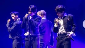 TEEN TOP舉辦15週年演唱會展現超高誠意，演唱超過30首歌曲。（圖／網銀國際影視提供） 