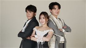 許志豪（左起）、杜忻恬、李子森同台主持（圖／中天提供） 