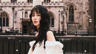 賴品妤清涼濕身解放泳裝　白皙美腿全都露