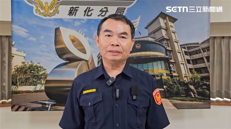 新化分局副分局長卓新裕表示，當時員警趕著處理另一起交通事故，先行離開。（圖／翻攝畫面）