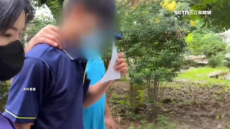 陳女父親（左2）被裁定10萬塊交保，生母則是遭到收押