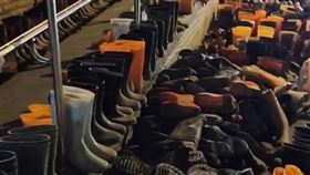 陳慕義曝光整排雨鞋。（圖／翻攝自陳慕義臉書）