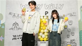 首週單筆消費滿NT$1,490，即可參加一次扭蛋，內含限量徽章組，以及品牌人氣ICON KIKY與LILY的限量鑰匙圈。（圖／品牌業者提供）