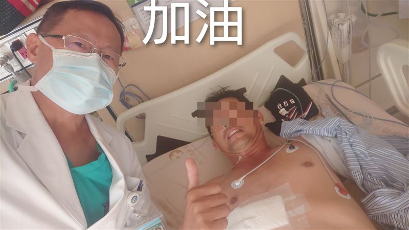林男（右）因幫助女童慘遭砍傷，手術後將於今日下午轉出加護病房。（圖／翻攝自馮啟彥臉書）