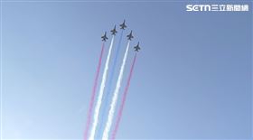 國慶大會預演，雷虎小組施放三色彩煙。（圖／翻攝畫面）