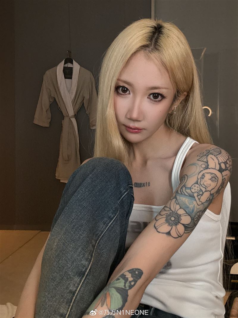粉絲都相當擔心乃萬的身體狀況。（圖／翻攝自微博）