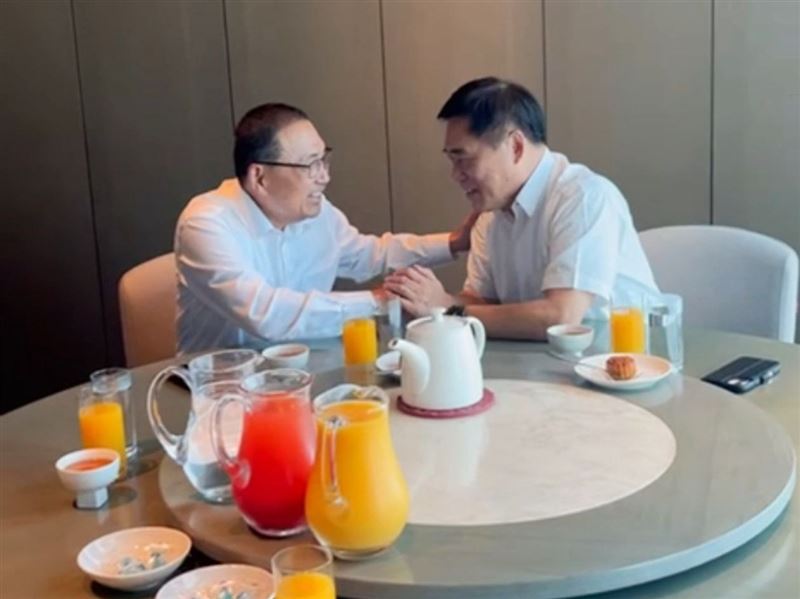 郝龍斌曝侯友宜力挺他擔任國民黨主席。（圖／翻攝自郝龍斌臉書）