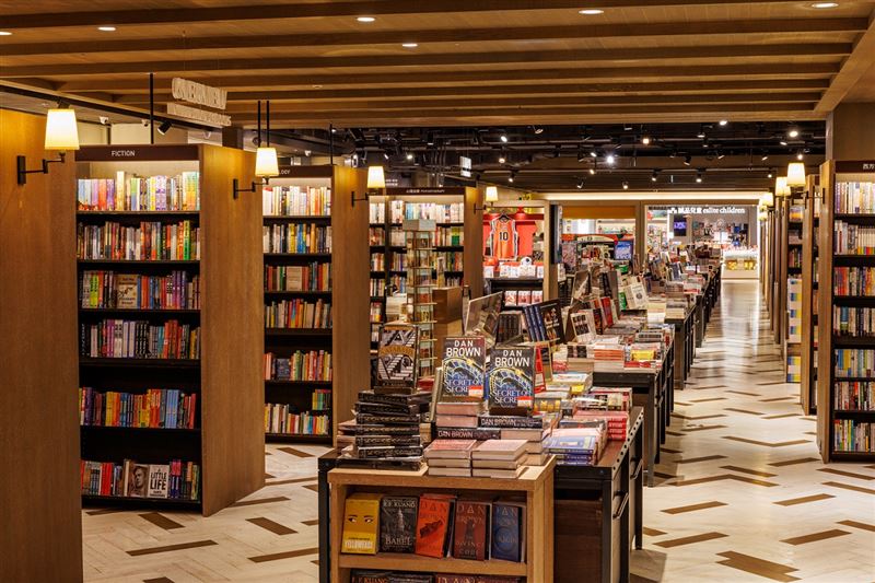 誠品松菸24小時書店書量擴增1成達25萬冊，全新「40米閱讀長廊」，承襲信義大尺度空間感，延伸閱讀想像