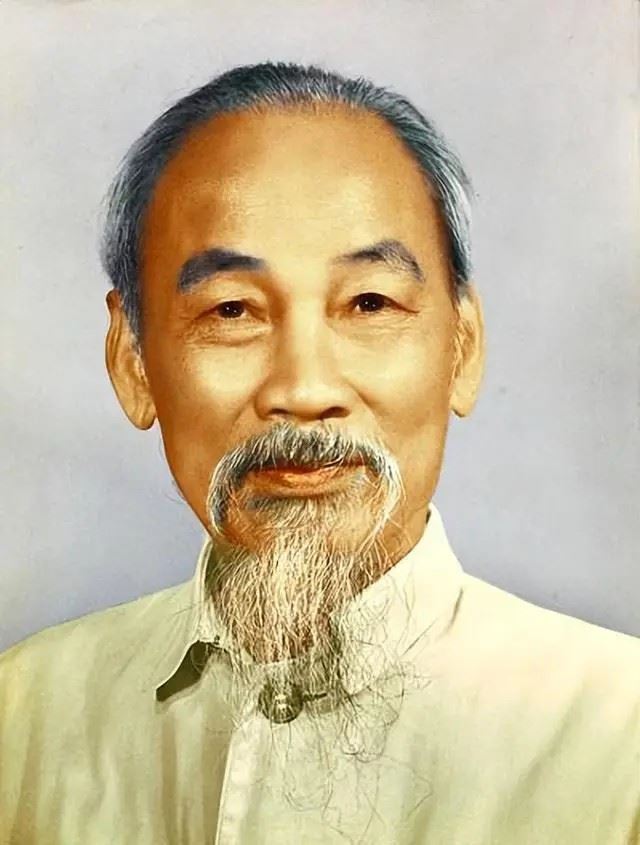 胡志明原名阮必誠，「胡志明」是他在第二次世界大戰期間從事革命活動時使用的化名，後成為其常用名。胡志明是20世紀越南著名的社會主義革命家，也是越南民主共和國（北越）的主要奠基人。（圖／翻攝自百度百科）