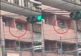 男童坐陽台雙腳懸空吃便當　南投警說話了（圖／Threads)