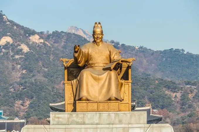 朝鮮世宗是朝鮮王朝的第4代國王，在位期間發明了訓民正音，對韓國之後的語言和文化發展帶來深遠影響，被稱為「海東堯舜」。（圖／翻攝維基百科）