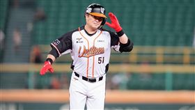 統一獅老將胡金龍，生涯最後一場例行賽開轟。（圖／統一獅提供） 