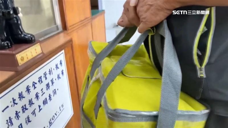 嘉義文財殿準備了1314萬的賑災金，但放在廟裡很不安心，於是提著大筆現鈔到派出所