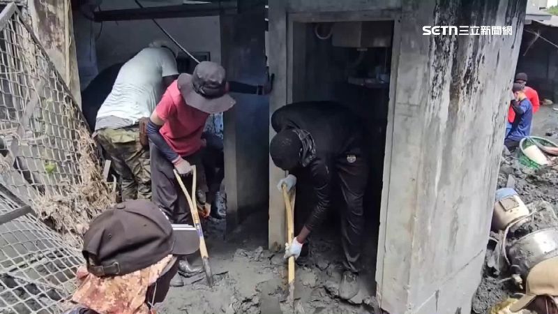 不少親赴光復救災的志工們,都出現了一種難以調適的「鏟後憂鬱症」。(圖/資料庫)