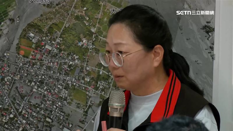 徐榛蔚被捕捉到借鏟子在總統面前鏟土，又迅速將鏟子歸還的畫面。（圖／資料照）