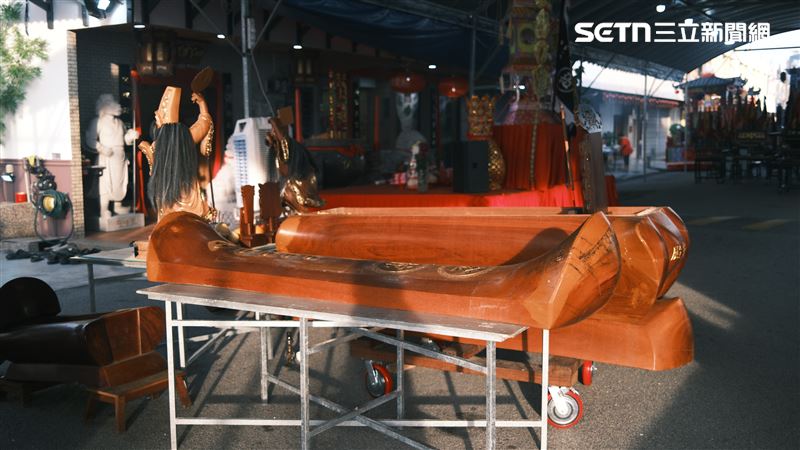 仈靈殿棺材。（圖／寶島神很大）