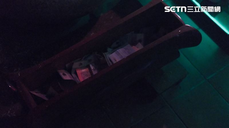 仈靈殿棺材。（圖／寶島神很大）