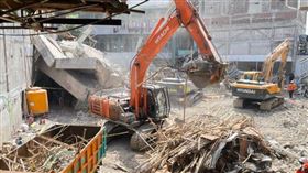 印尼一間伊斯蘭寄宿校舍違建倒塌。（圖／達志／美聯社）