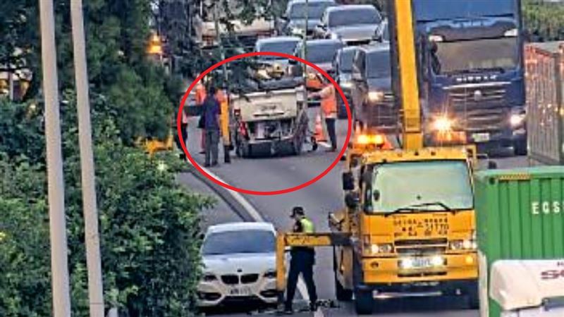 新/上班注意!國道追撞塞爆…1車底朝天