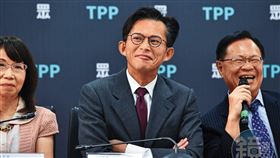 黃國昌狗仔斂財！偕王鴻薇助理兜售偷拍照