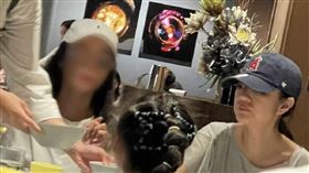 9月27日，安以軒帶著兒女與女性友人一起吃晚餐。（圖／讀者提供）