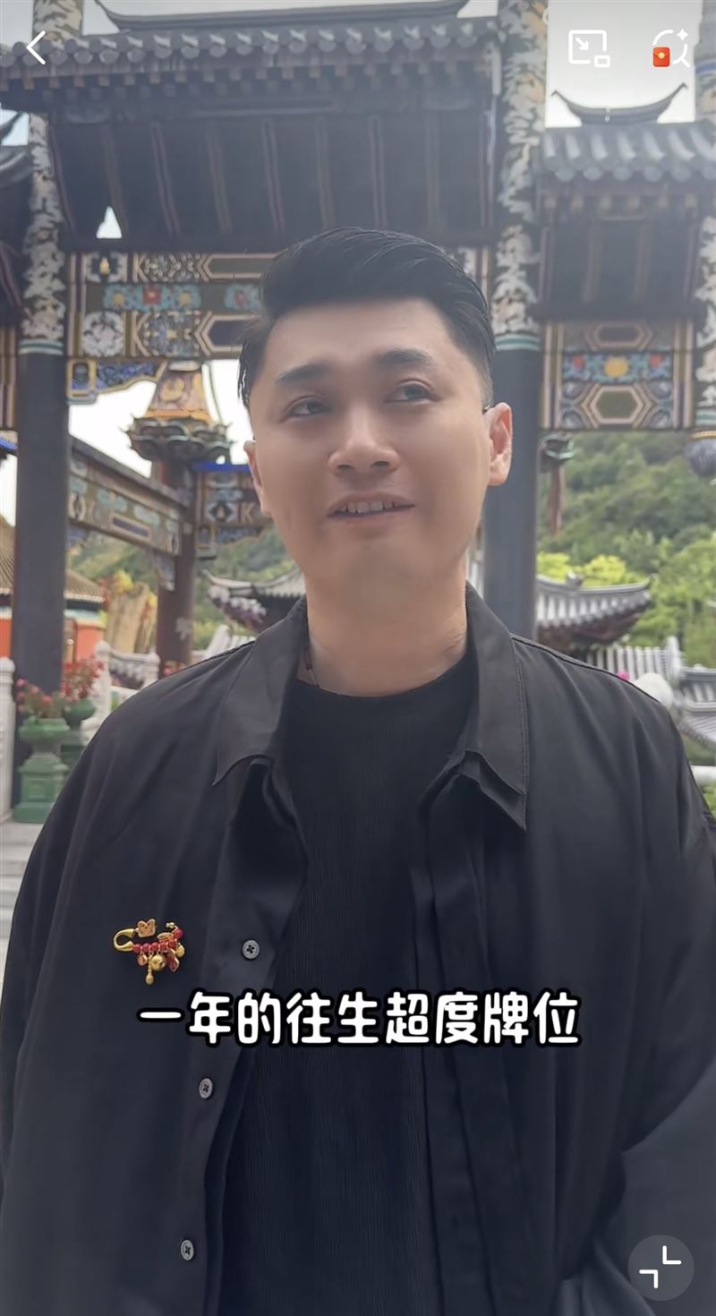李林幫于朦朧做二七祈福。（圖／翻攝自微博）