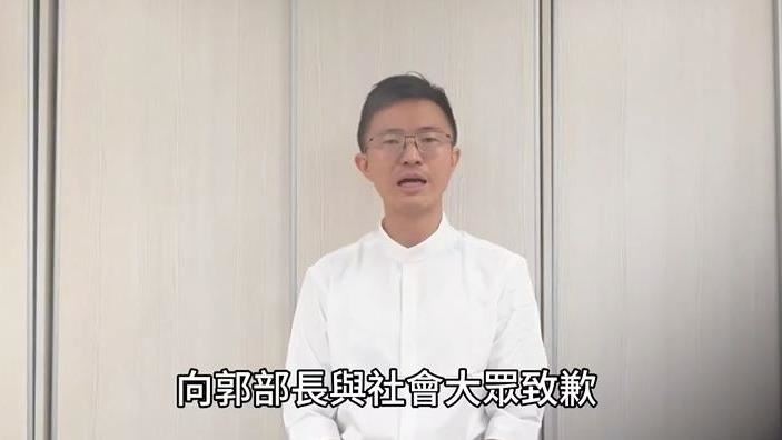 侯漢廷當初還因為爆料經濟部長郭智輝「在關稅公告當日停留宴席三小時」翻車，鞠躬道歉。（圖／侯漢廷提供）