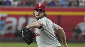 國聯分區系列賽G3費城人派諾拉（Aaron Nola）先發。（圖／美聯社／達志影像）