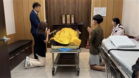 桃園「挖土機超人」林鴻森花蓮救災，遭刺傷感染，中秋夜宣告不治。（圖／翻攝自林奕華臉書）