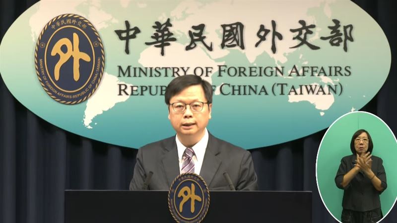 外交部歐洲司長黃鈞耀在例行記者會中說明歐盟出入境新系統（圖／翻攝自外交部YT）