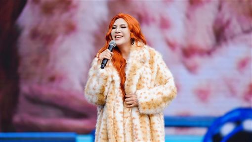 58歲女星登台慘摔　醫：脊椎重創無法行走