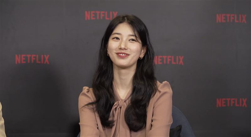 秀智在《許願吧，精靈》中飾演沒有感情的人。（圖／Netflix提供）