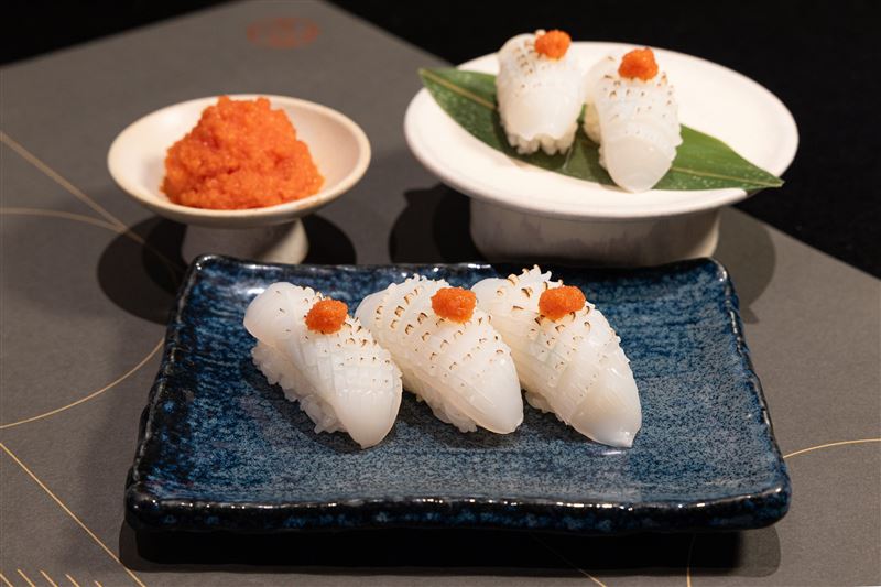 聯名美饌-真明太子花枝壽司。（圖／品牌業者提供）