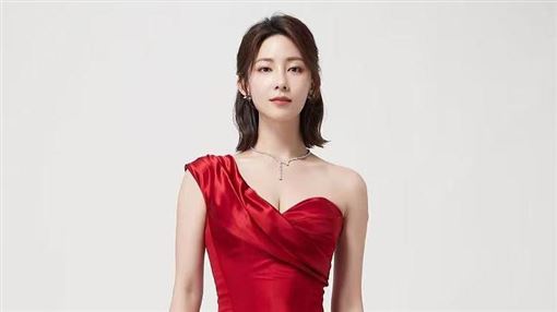台女星出演趙露思新劇　一亮相氣場強壓她