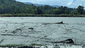 花蓮光復鄉災區 泥土全覆蓋畫面曝光 泥土車（圖／股神張宇明提供） 