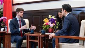 總統賴清德接受美國廣播節目「The Clay Travis and Buck Sexton Show」專訪。（圖／總統府提供）