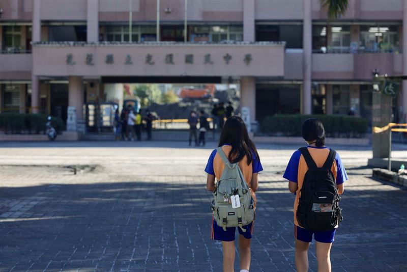 光復國中周邊道路全面封閉，禁止志工及非當地民眾車輛進入。（圖／花蓮縣政府提供）