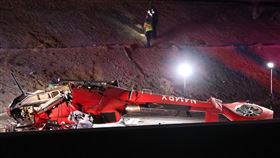 直升機墜毀加州沙加緬度高速公路　3人重傷（圖／美聯社／達志影像）