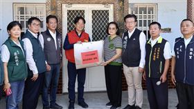 總統賴清德與市長黃偉哲前往七股視察風災後復建進度。（圖／台南市府提供）