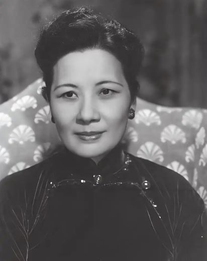 宋美齡則隨蔣介石退守台灣，成為「中華民國第一夫人」。（圖／翻攝自百度百科）