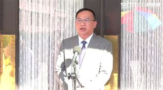 王義川接受媒體聯訪，嗆王鴻薇的助理出來講躲什麼躲。（圖／翻攝畫面）