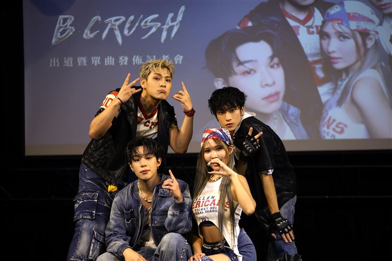 「B CRUSH不小心製造」出道暨單曲發行記者會，左起洪暐、宰宰、蝶香、彥。（圖／踢帕娛樂提供）