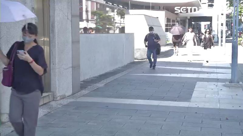 拓寬整平人行道，提升居民便利性