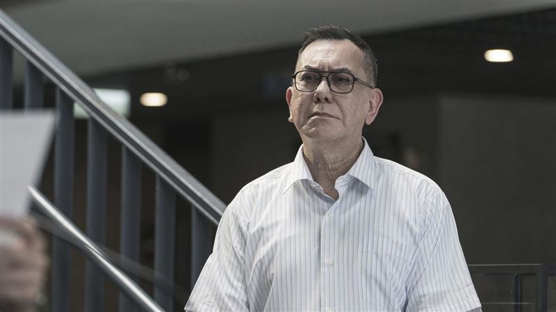 學生崩潰割腿揭校園內幕　黃秋生崩潰喊話