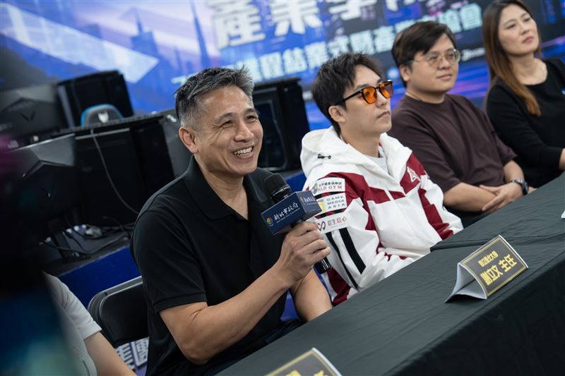 國立台北大學休閒管理系謝立文主任與學員互動