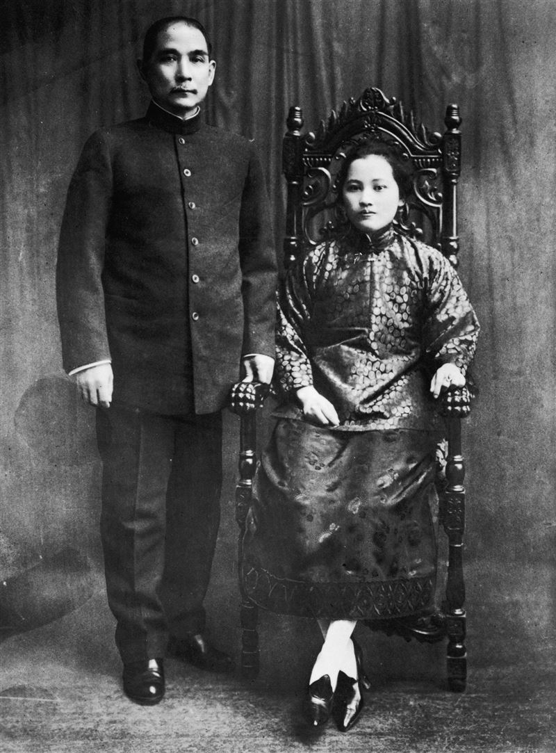 1915年10月，宋慶齡與孫中山在日本東京結婚。（圖／翻攝自維基百科）