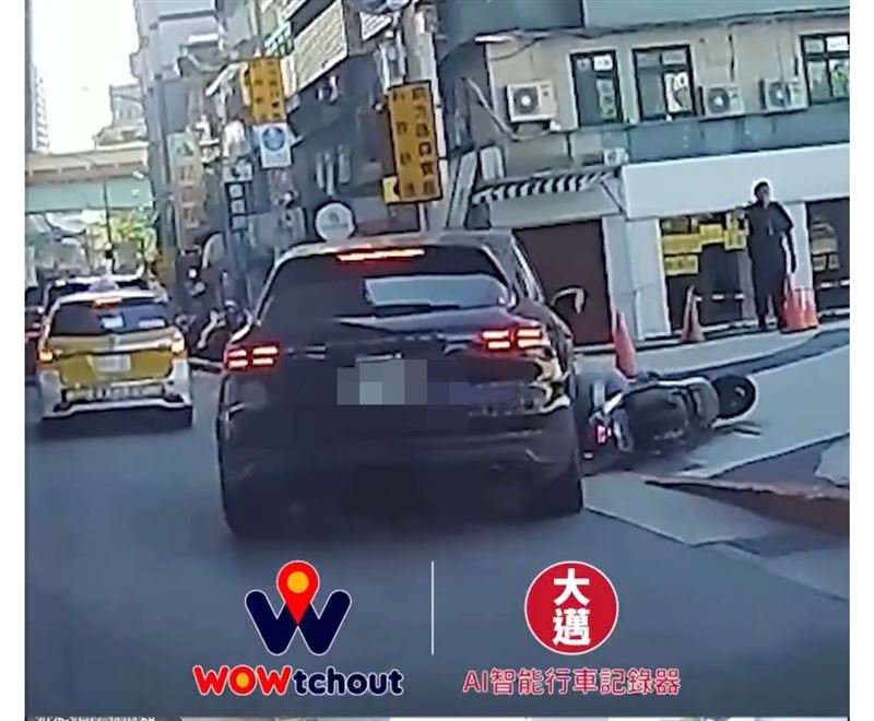 北市周男開車行經市民大道四段右轉時撞上楊女機車。（圖／翻攝自wowtchout）