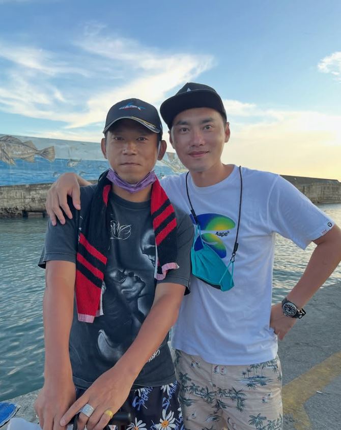 張峰議（右）提及顏正國驟逝不已（圖／翻攝IG @vic.chang21）