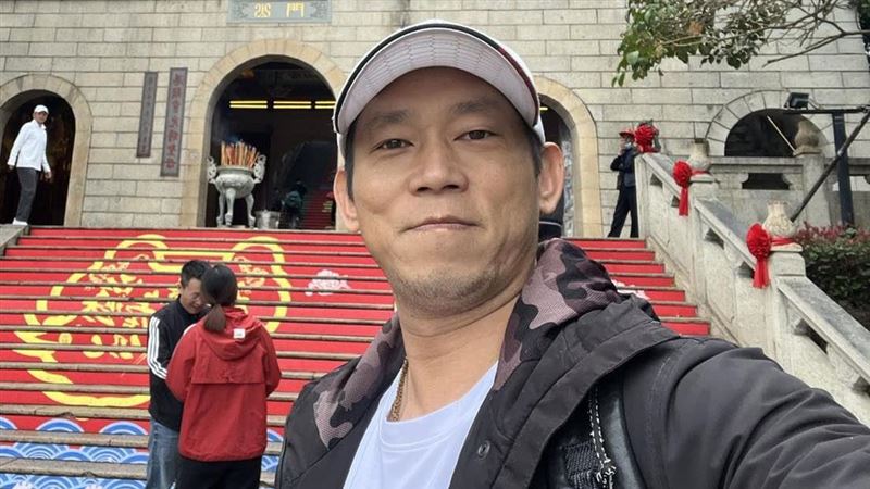 「好小子」顏正國驚傳肺腺癌病逝。功能醫學營養師呂美寶提醒，長期高糖、高脂飲食，恐使肺部細胞肝醣異常堆積，成為癌細胞能源，助長癌症生長。（圖／翻攝自顏正國臉書）